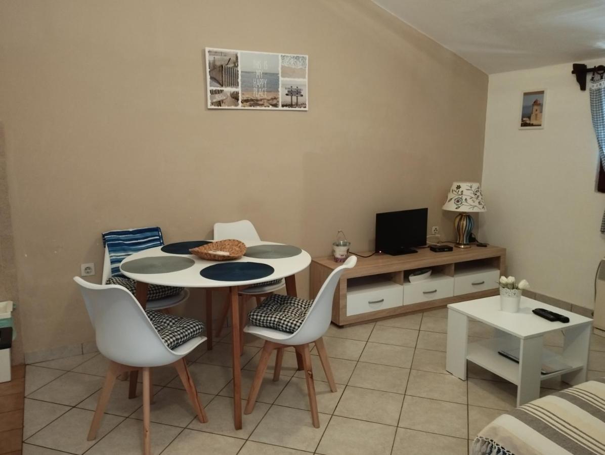 Apartments Stjepic Sukošan Eksteriør billede