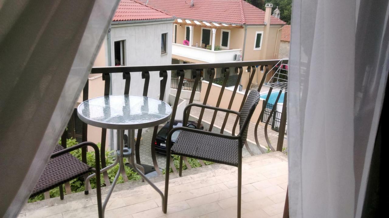 Apartments Stjepic Sukošan Eksteriør billede